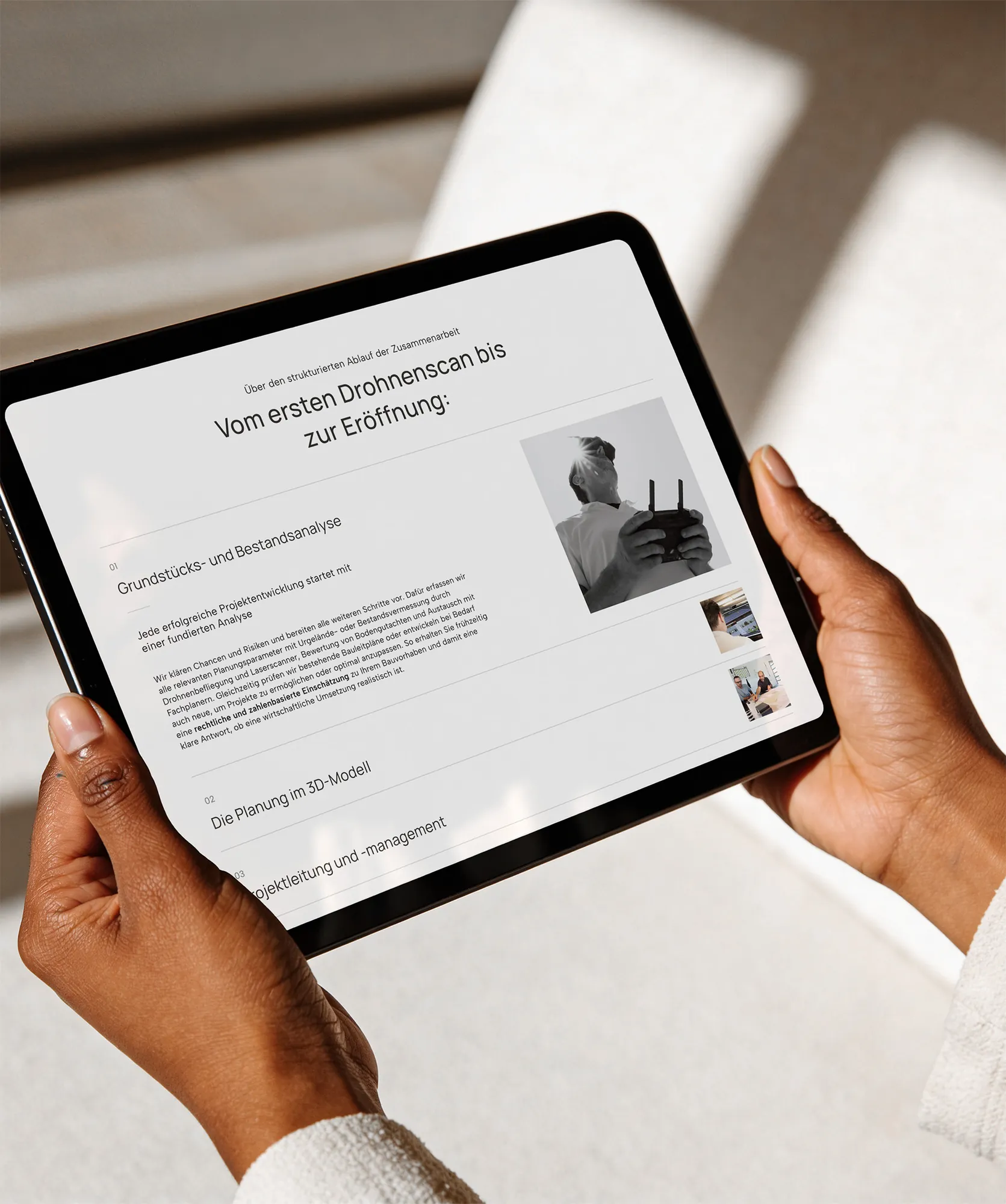 Tablet mit der KUBUS-Unterseite zum Ablauf vom Drohnenscan bis zur Eröffnung