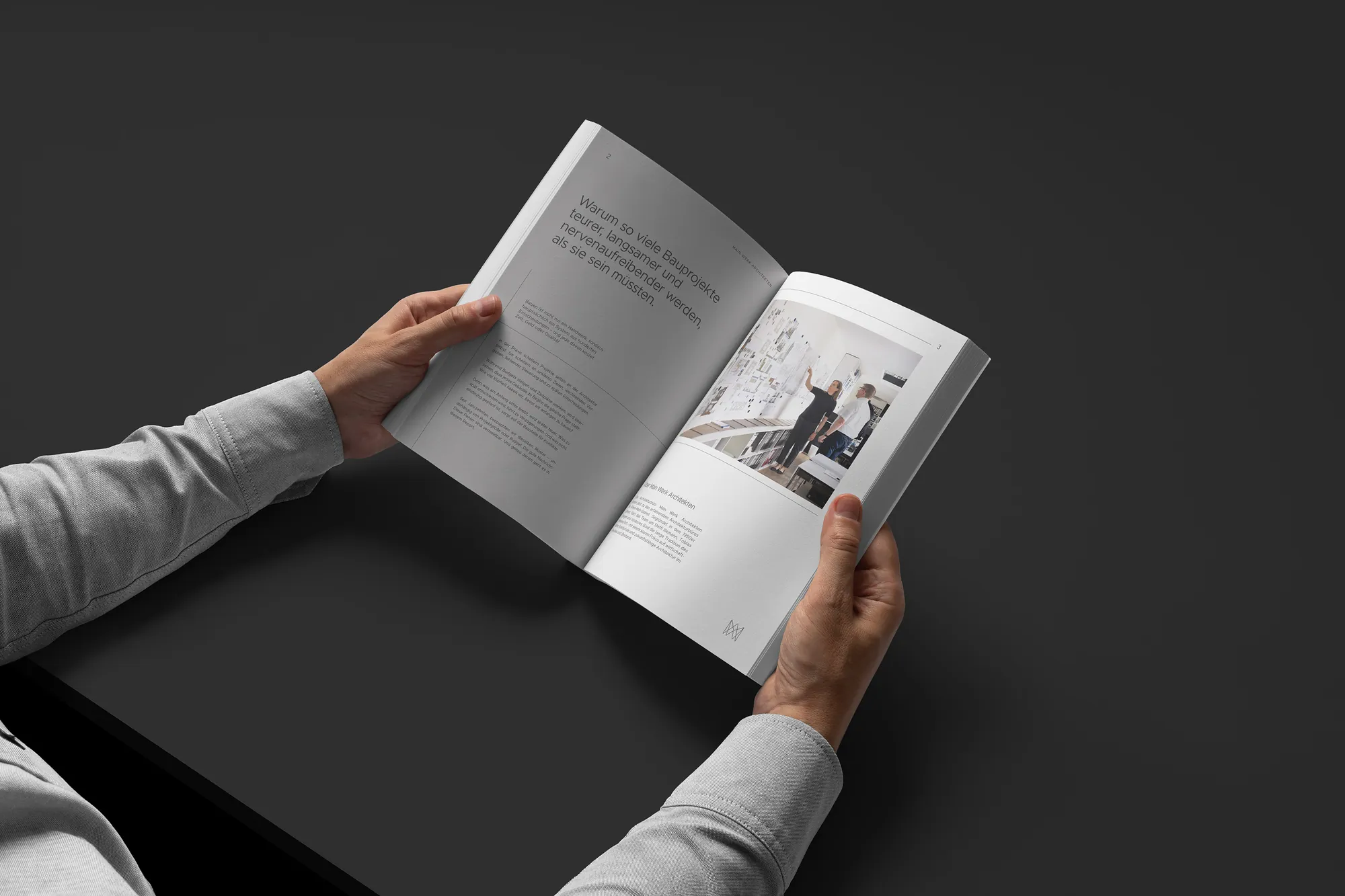 Report von Main Werk Architekten aufgeschlagen in zwei Händen