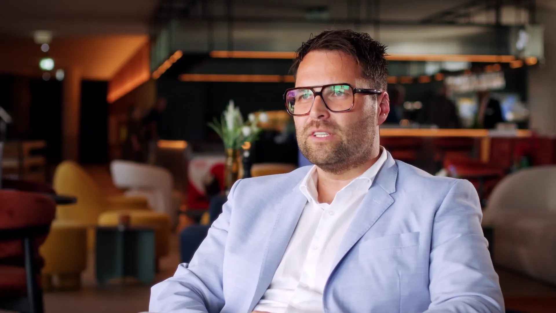 Thomas Heit, General Manager von The Passenger Hotel, im Videointerview in der Hotellobby
